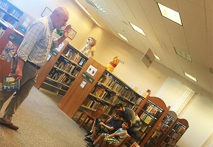 主管沙发 was the Guest Reader at the Arvin Library